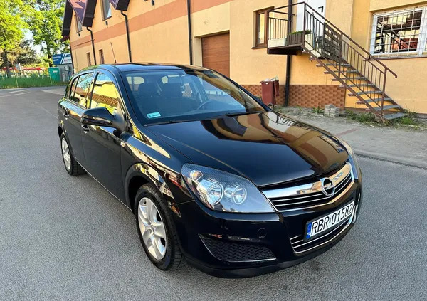 samochody osobowe Opel Astra cena 16900 przebieg: 138000, rok produkcji 2010 z Brzozów